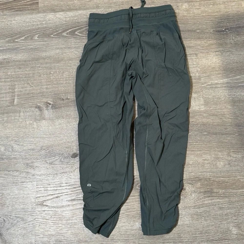 Lululemon Dance Studio Mid-Rise Jogger cropped Length Size 4 - Picture 2 of 8